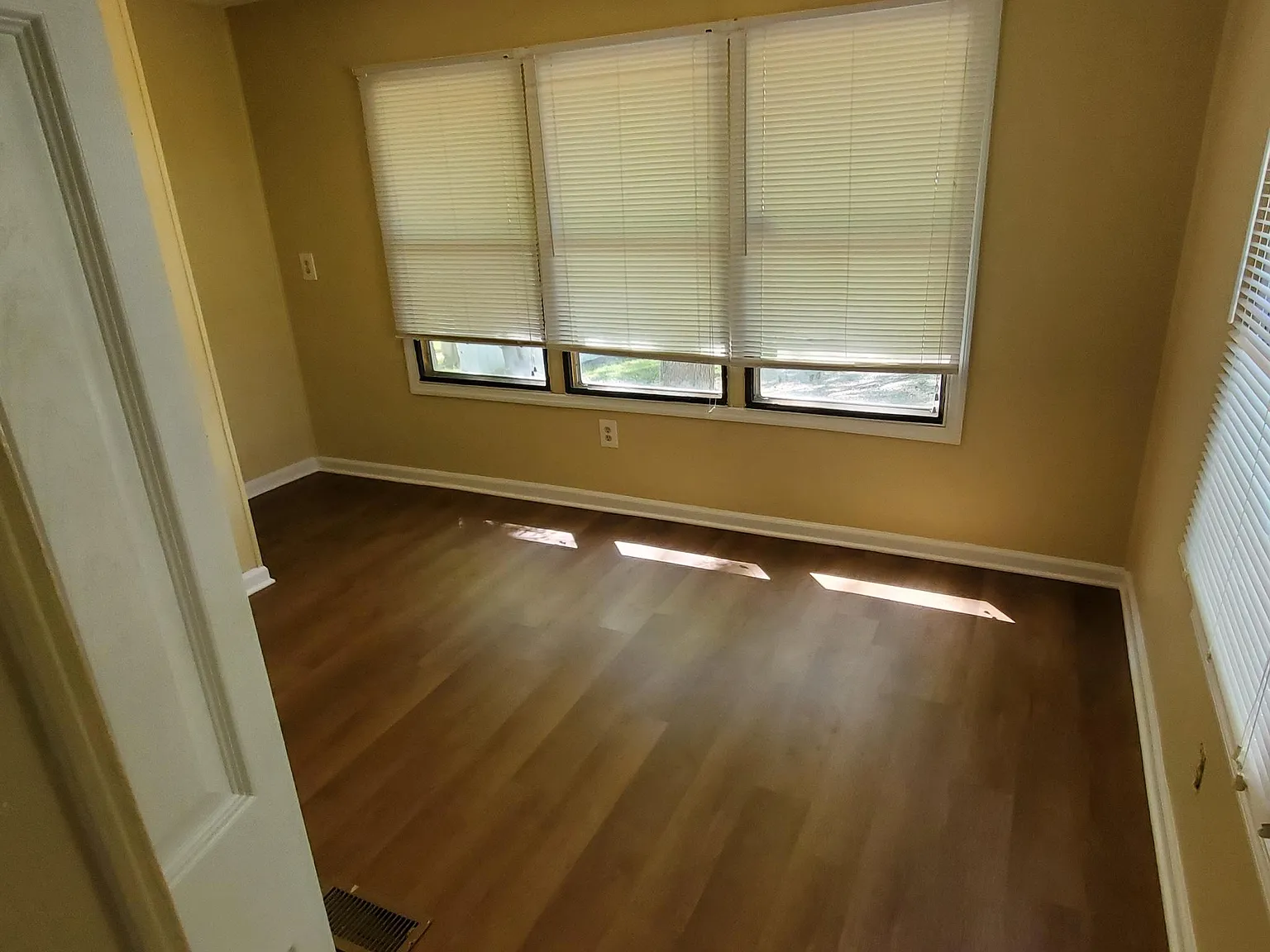 2 bed, 924 sqft, $1,100 — Photo 4