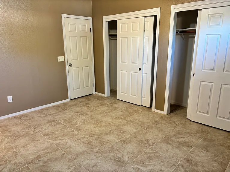2535 N Locust Ct — Photo 9