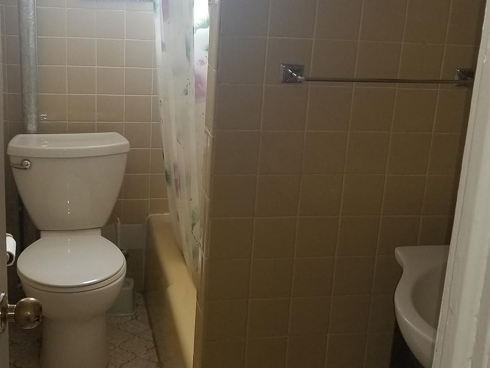 2nd image of 32 Bay 35th St #2R