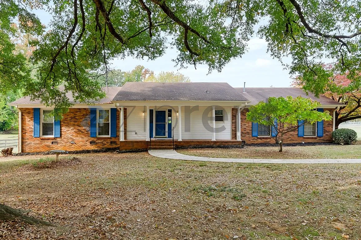 3 bed, 2010 sqft, $2,250 — Photo 1