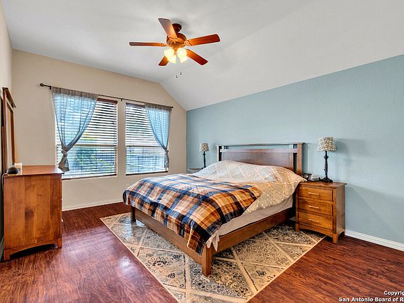 3rd image of 2206 Loska Manor
