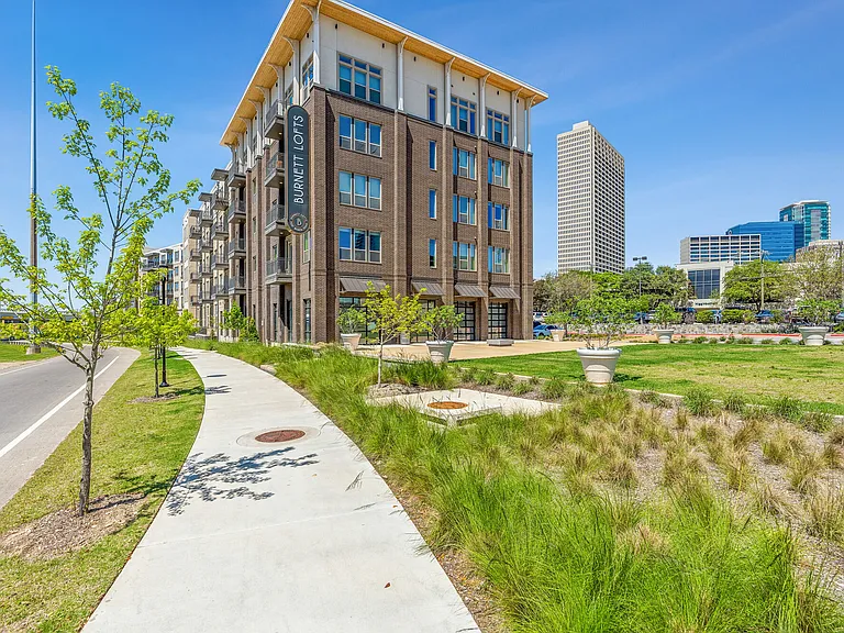 Burnett Lofts — Photo 6
