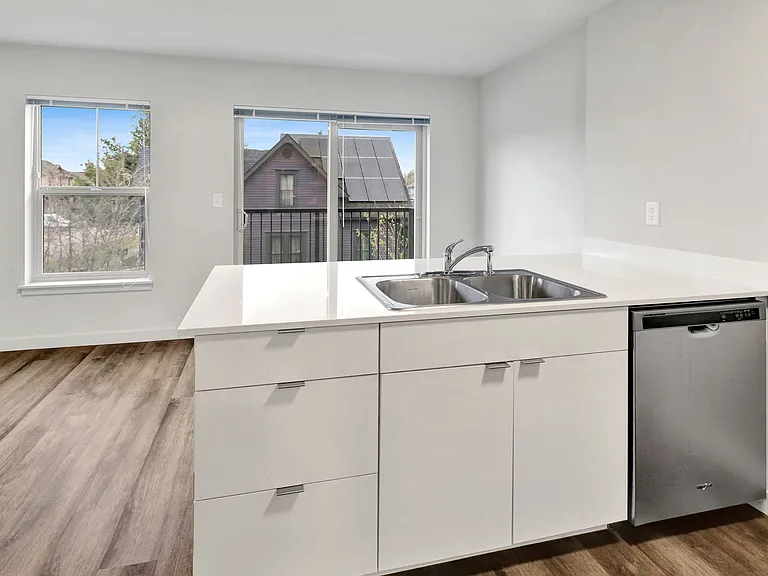 2609 Meridian St — Photo 6