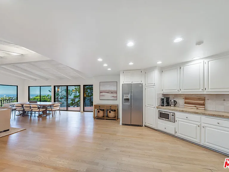 9305 Beverly Crest Dr — Photo 22