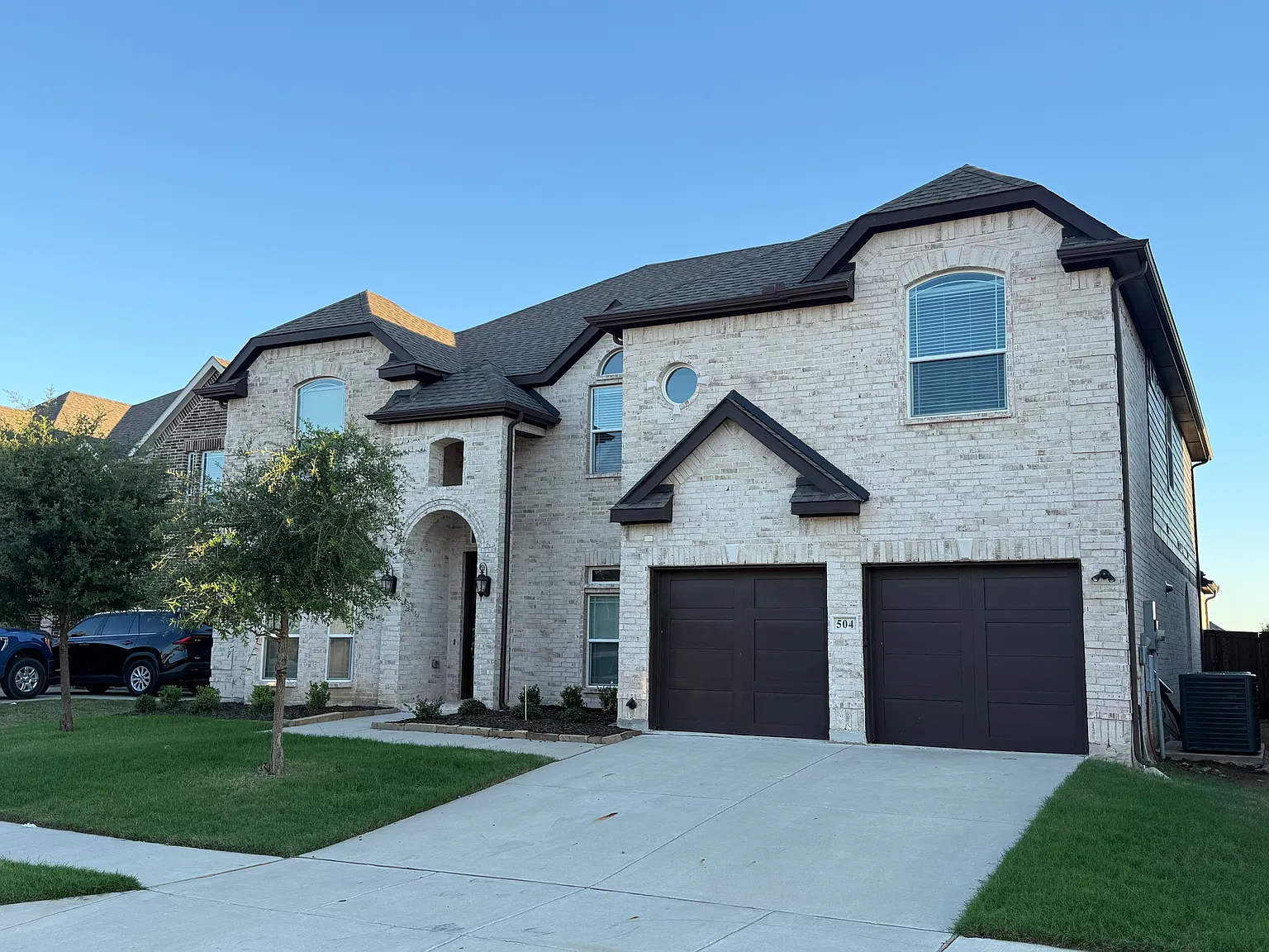 5 bed, 3859 sqft, $3,450 — Photo 2