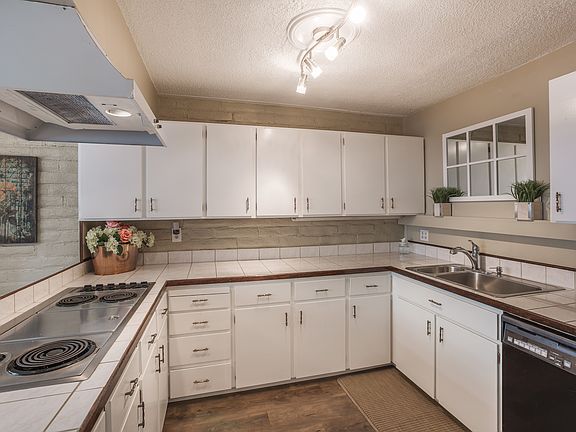 5th image of 1818 Skyline Dr APT 31