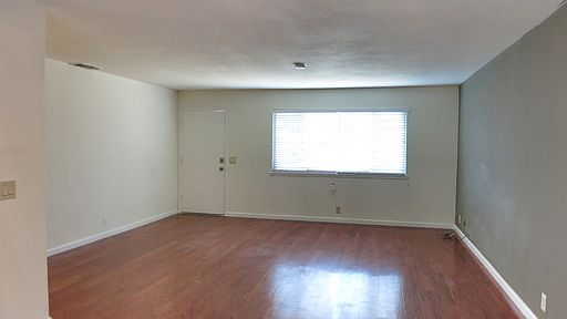 3rd image of 330 Norwood Byp