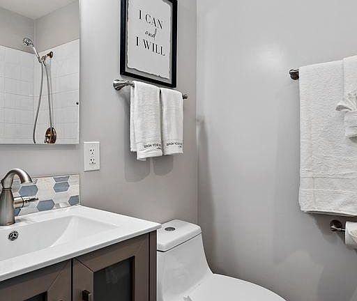 5th image of 22734 Eccles St