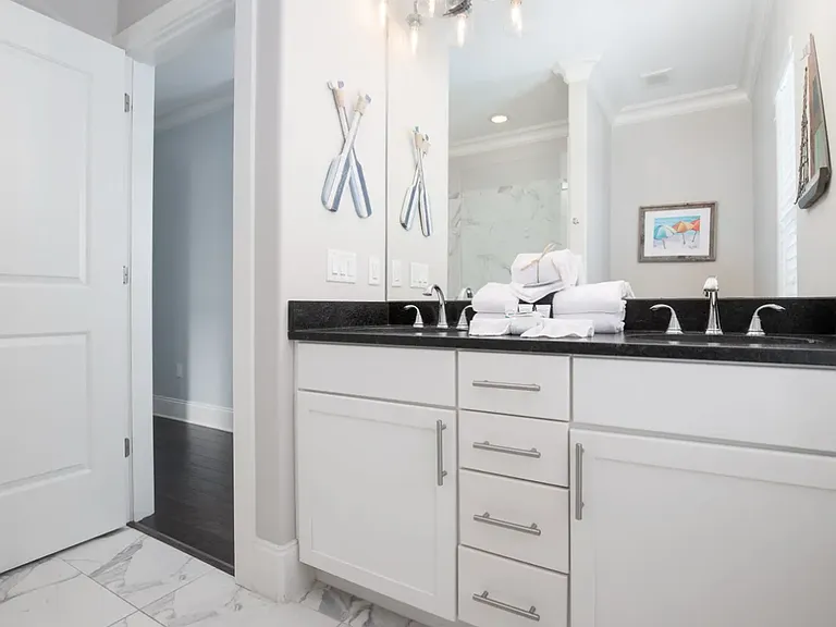 En suite master bathroom