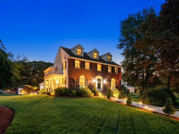 4 Cunningham Ln, Milton, MA 02186