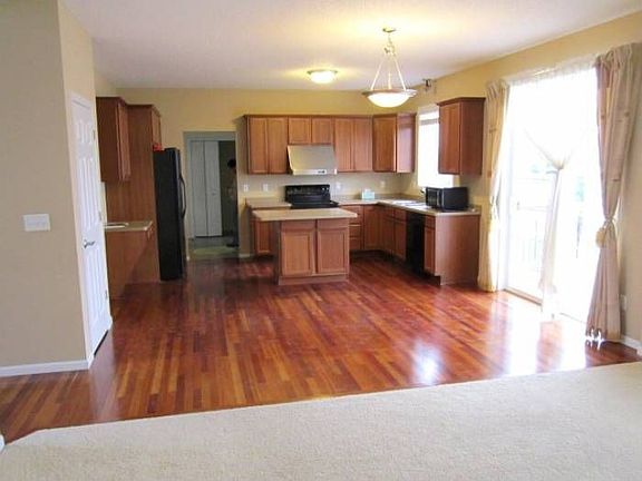 Hdwd Kitchen & DR Area