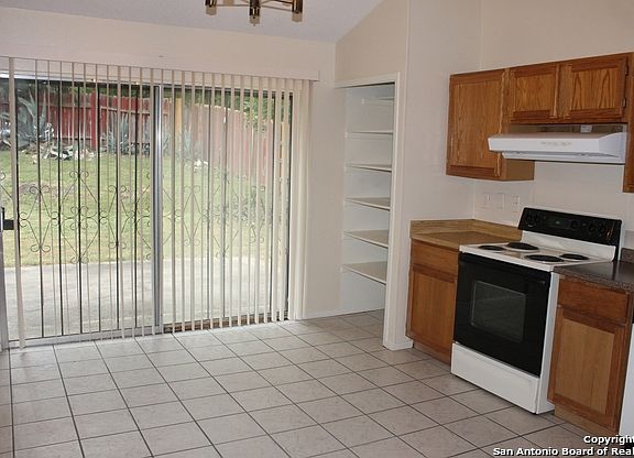 5th image of 934 Saddlebrook Dr