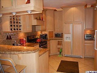 5th image of 522 N Jackson St APT 305
