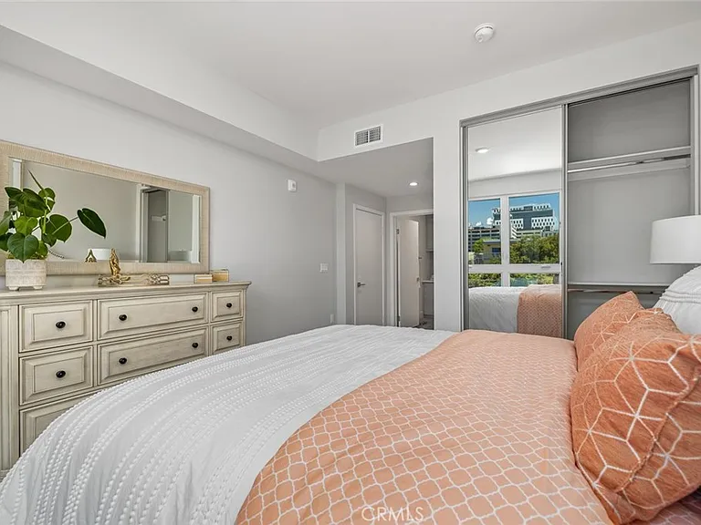 5820 La Mirada Ave #401 — Photo 41