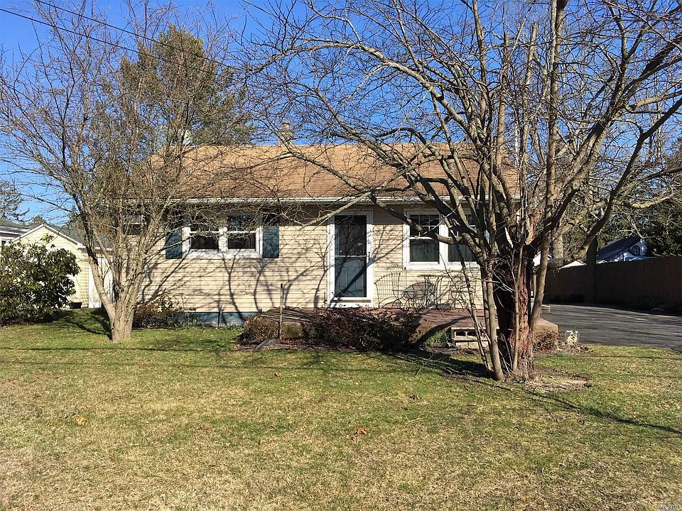 1st image of 15 Tulip Ave