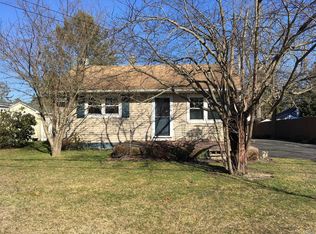 15 Tulip Ave, Oakdale, NY 11769