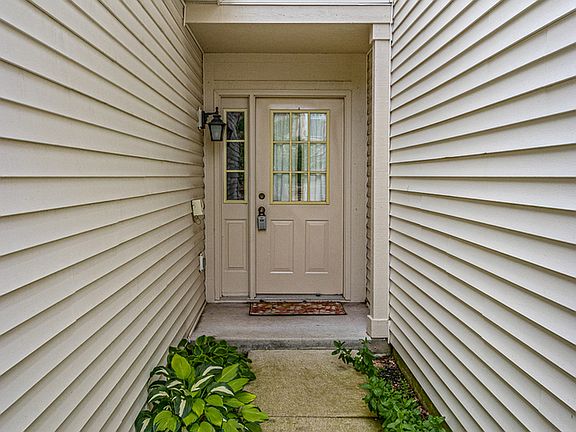 2nd image of 1746 Maplewood Ct