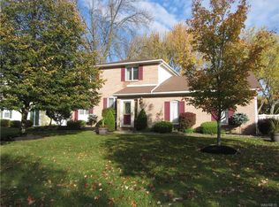 35 McIntosh Dr, Lockport, NY