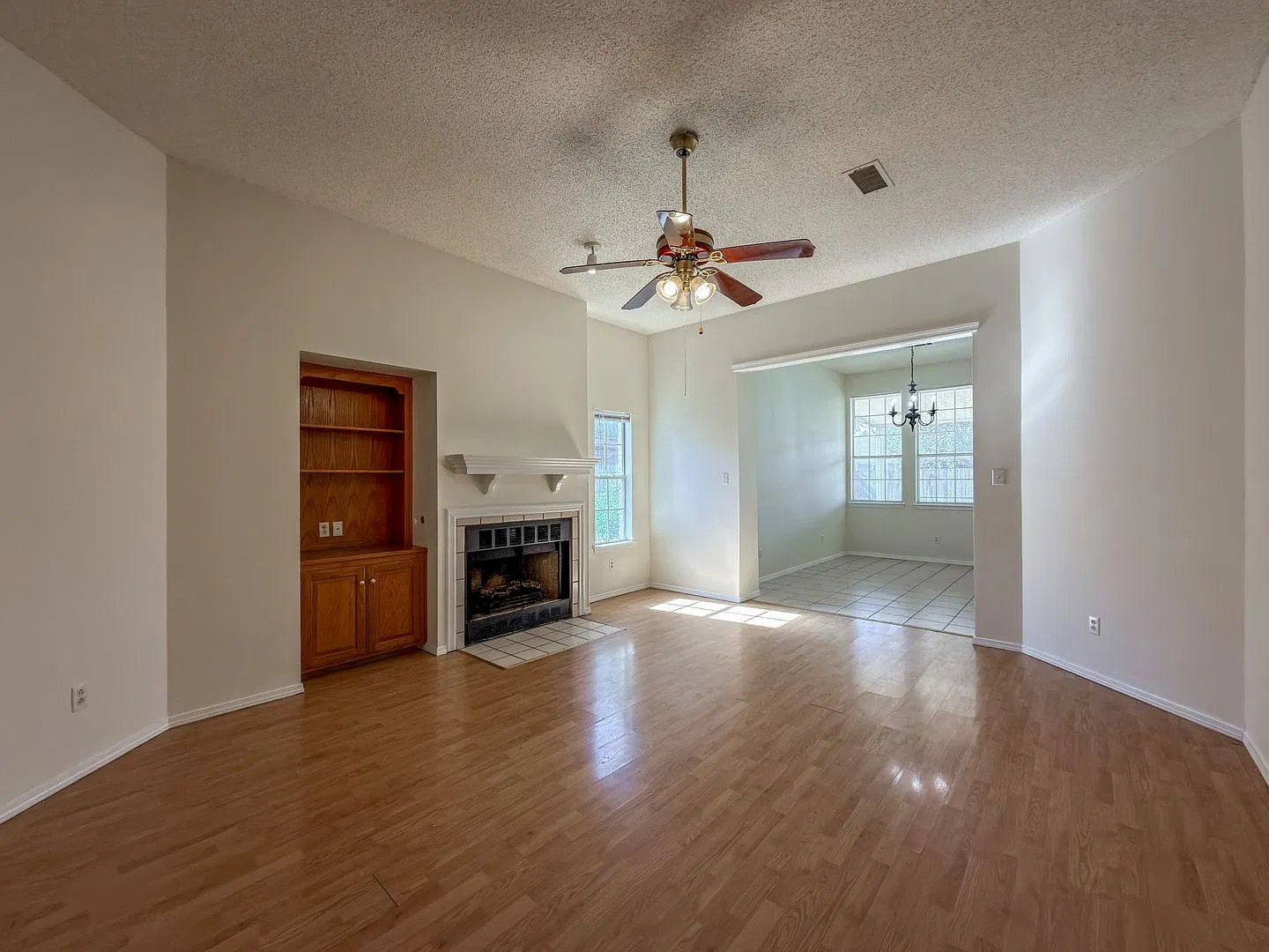 Lovely Home for Lease! - 3 Bed, 2 Bath, 2 Car Garage in South Fort Smith! — Photo 3