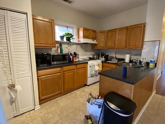 2nd image of 1832 N Hudson Ave #2