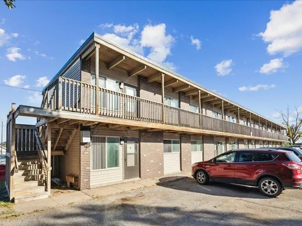 120-126 NE 32nd St, Cedar Rapids, IA 52402