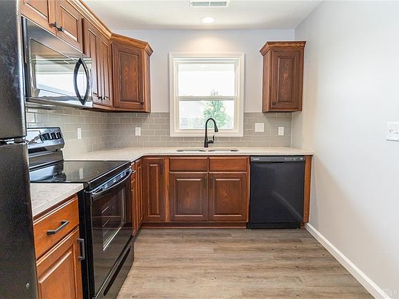 5th image of 26 Chippewa Ct