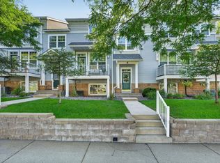 1667 Village Trl E UNIT 5, Maplewood, MN 55109