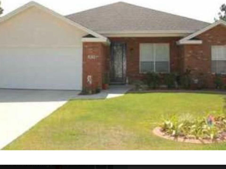 Lovely home on a cul-de-sac in Lynn Haven. House has new roof and high rated energy efficient windows to keep the electric bill down. Family friendly neighborhood, and close to shopping while enjoying the space.