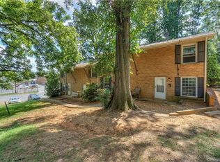 921 Ambassador St, Charlotte, NC 28208