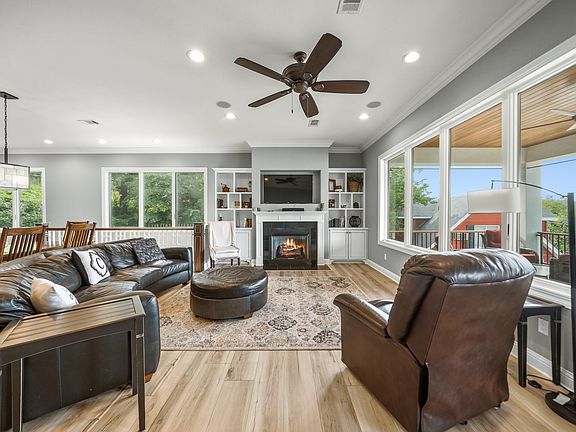 5th image of 227 Long Island Dr