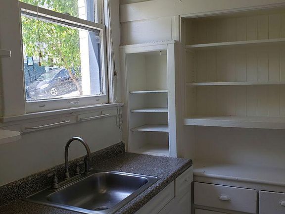 3rd image of 1302 Taylor St #3