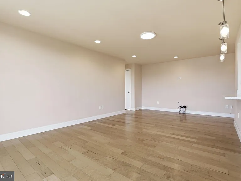 4520 King St #804 — Photo 14