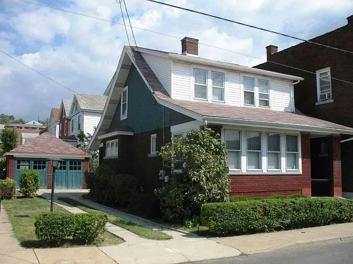 102 Sarah St