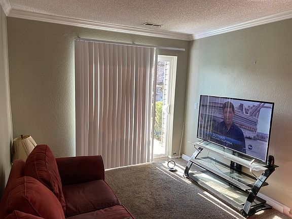 3rd image of 1096 E Quail Dr