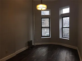 Rented by R New York