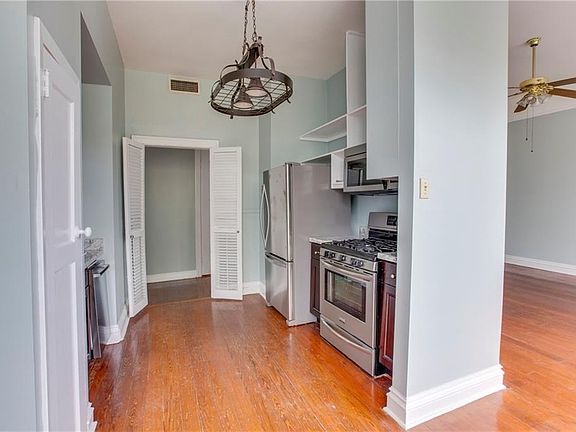 5th image of 2828 Camp St APT 5