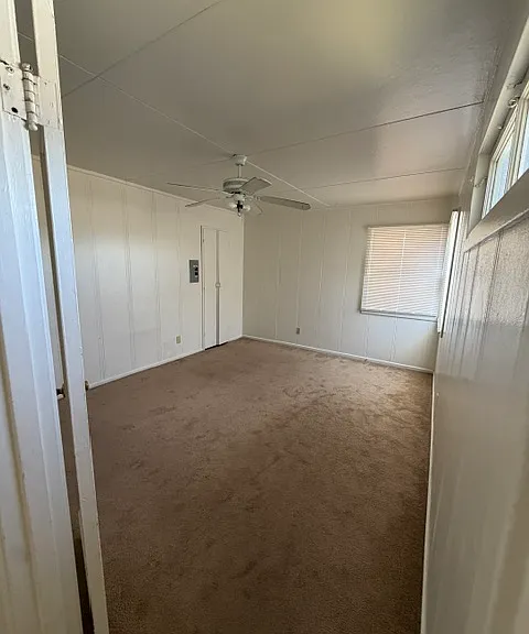 410 E Beach St — Photo 6