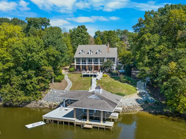 1056 S Landing Dr, Leasburg, NC 27291