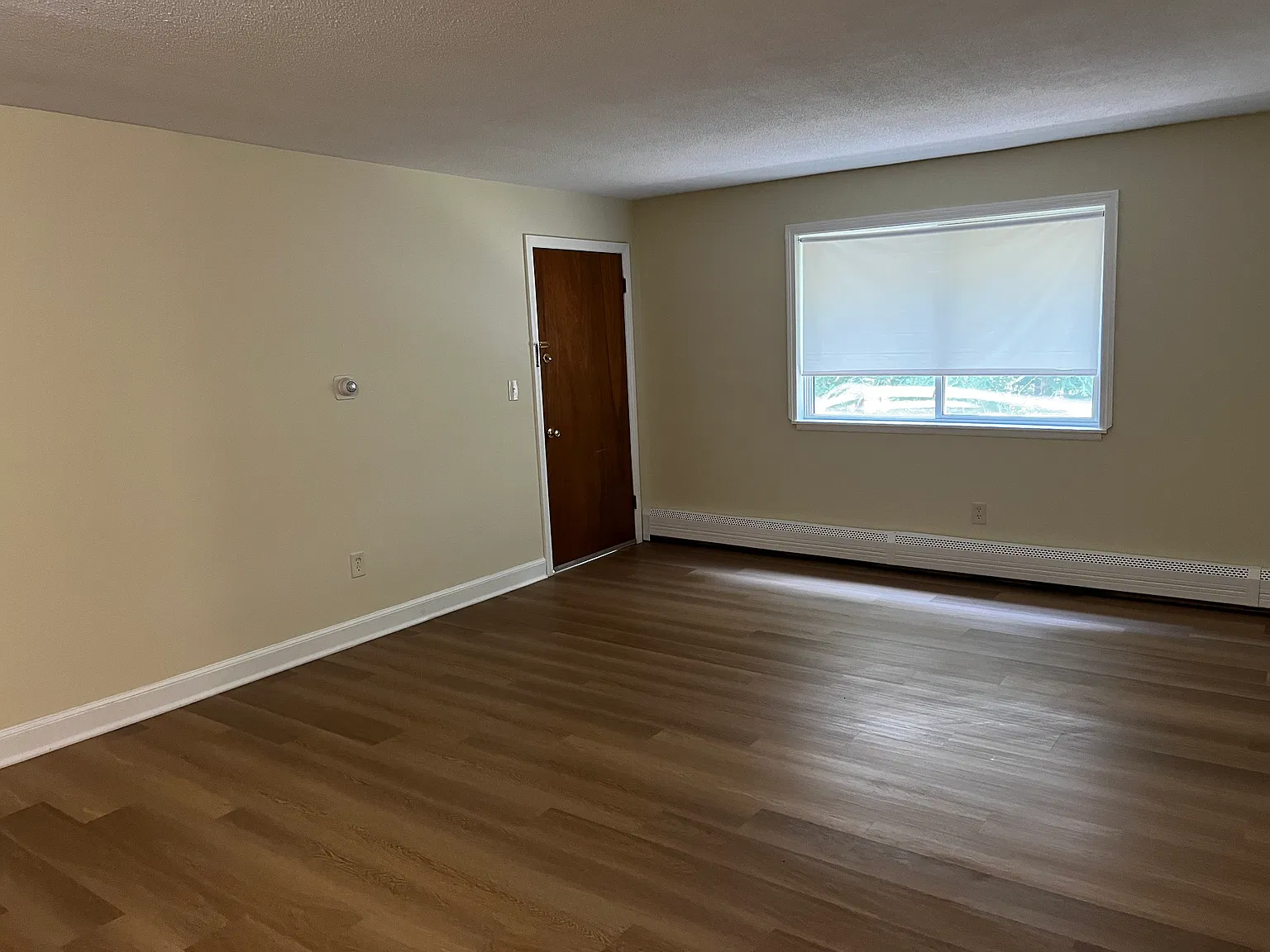 Hilltop Apartments — Photo 2