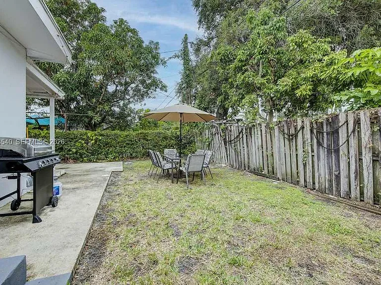 2721 SW 30th Ave — Photo 9