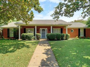 412 Baker Dr, Hurst, TX 76054