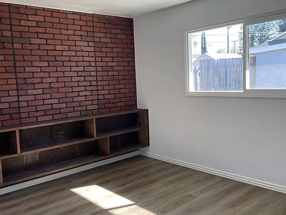 3rd image of 1824 E Palmyra Ave #1830
