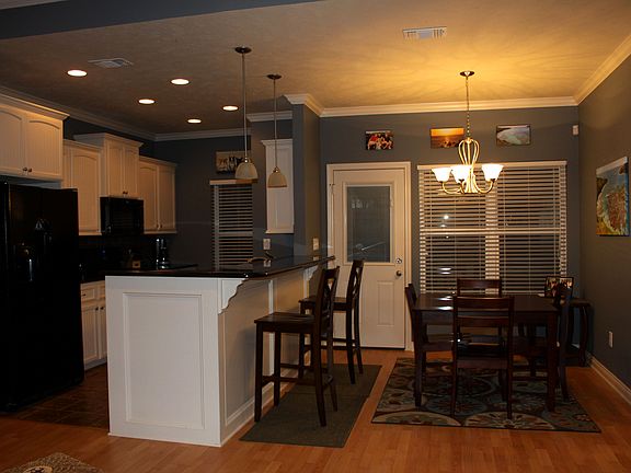 4th image of 3416 Garrett Ln