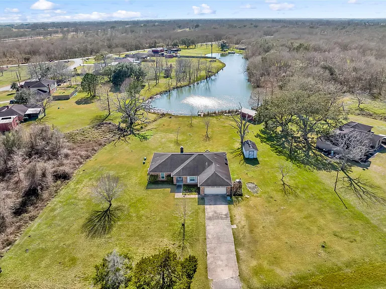 140 Lakewood Dr — Photo 38