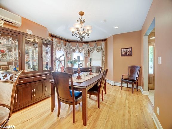 4th image of 564 Passaic Ave