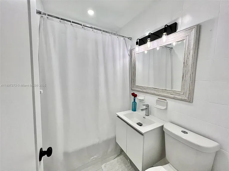 8270 NE 1st Pl — Photo 47