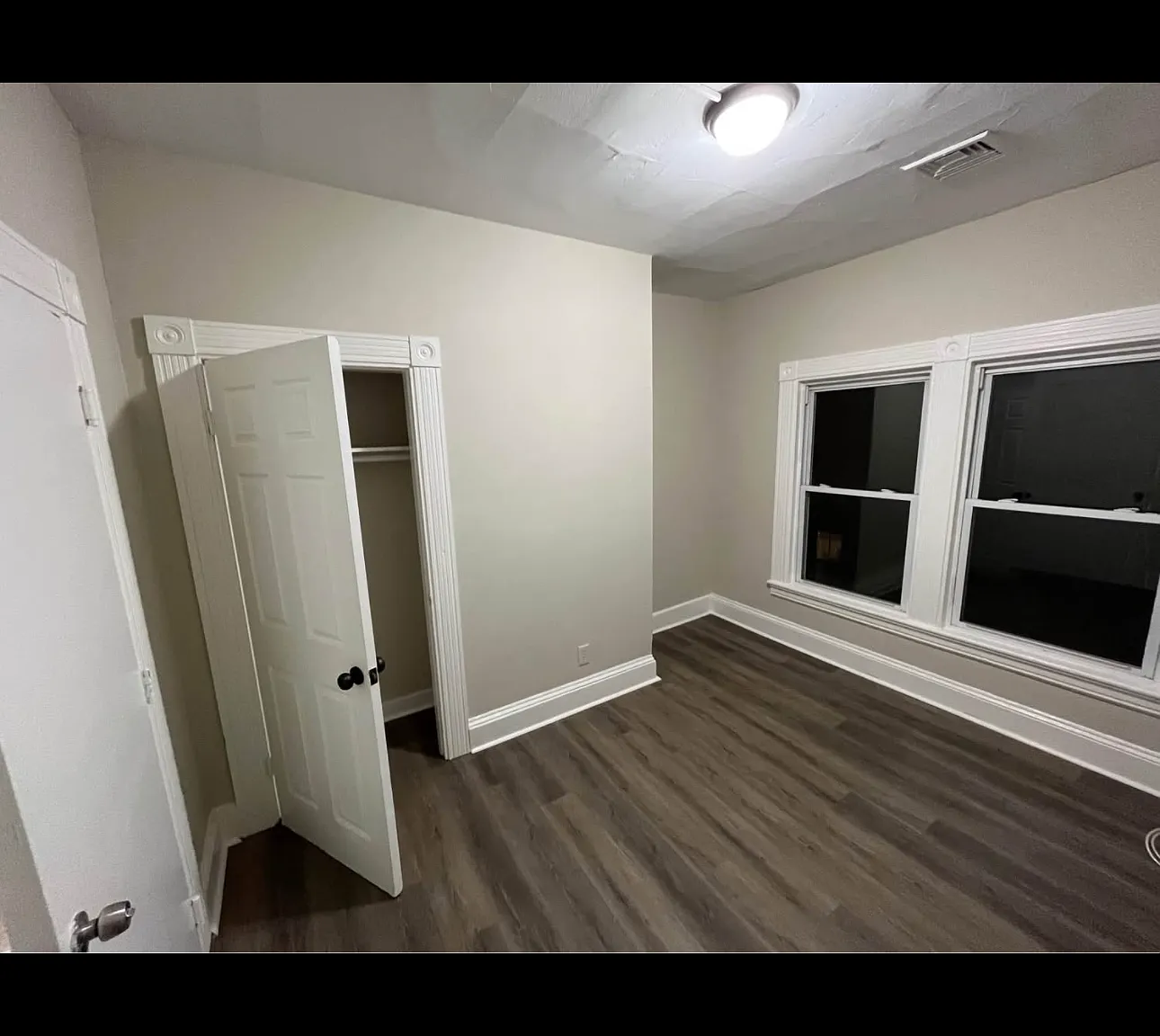 3 bed, 900 sqft, $2,100 — Photo 2