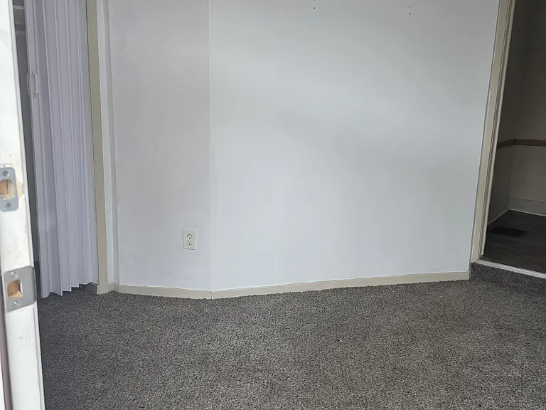 241 Memorial Pkwy #2 — Photo 9