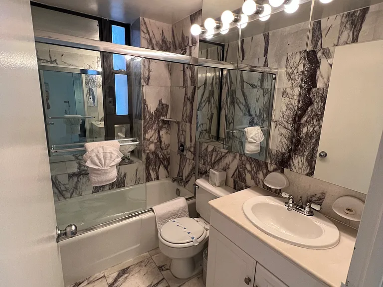 150 W 51st St #1115 — Photo 7