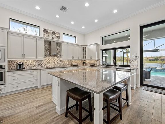 3rd image of 12693 Dundee Ln